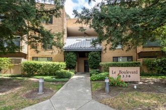 Le Boulevard Apartments in Walnut Creek, CA - Foto de edificio - Building Photo