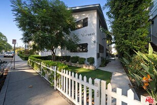 8933 Cadillac Ave in Los Angeles, CA - Building Photo