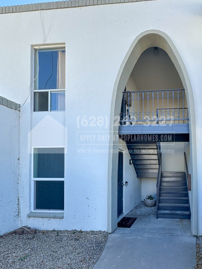 5135 N 10th St-Unit -18 in Phoenix, AZ - Foto de edificio - Building Photo