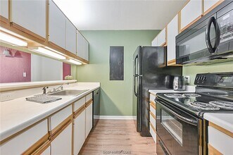 529 Southwest Pkwy in College Station, TX - Building Photo - Building Photo