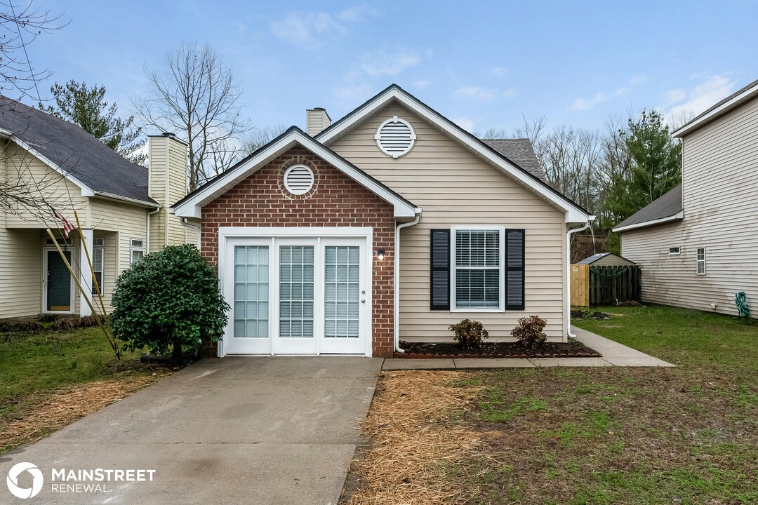 2008 Valley Dr in Goodlettsville, TN - Building Photo