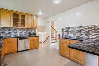 20 Brookside Pl in Livingston, NJ - Building Photo - Building Photo