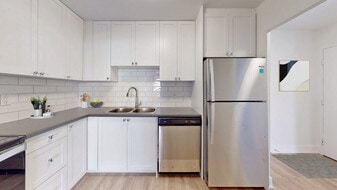 Fanshawe Village in London, ON - Building Photo