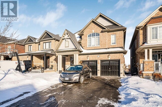 2515 Standardbred Dr in Oshawa, ON - Building Photo - Building Photo