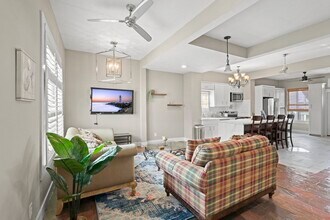 4106 Winnie St in Galveston, TX - Foto de edificio - Building Photo