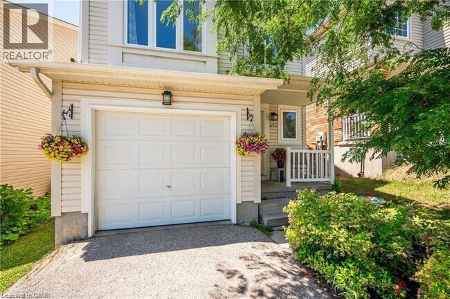 653 Royal Fern St in Waterloo, ON - Building Photo - Building Photo