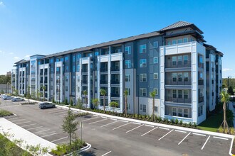 V by Alta in Orlando, FL - Building Photo - Building Photo