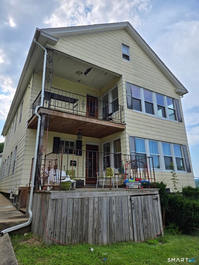 921 Cooke St