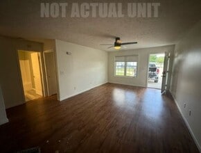 2000 W Herrin St in Herrin, IL - Building Photo - Building Photo