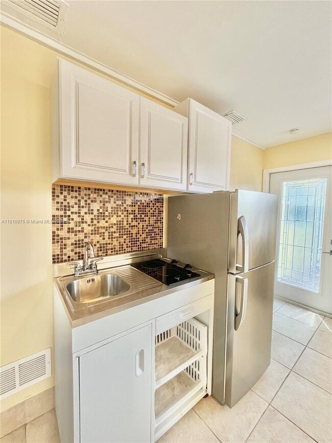 6815 NW 14th St in Plantation, FL - Building Photo - Building Photo