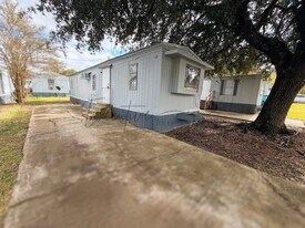 1030 Mildred St in Sulphur, LA - Building Photo