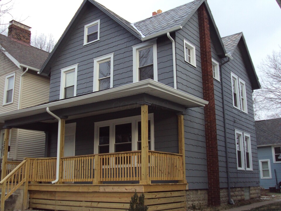 2280 Indianola Ave in Columbus, OH - Building Photo