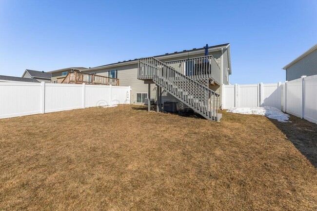 1035 29th Ave W in West Fargo, ND - Foto de edificio - Building Photo