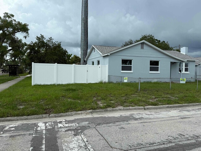 4855 Fairfield Ave S in St. Petersburg, FL - Building Photo - Building Photo