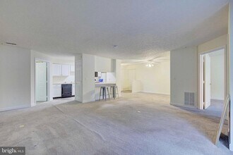 625 Admiral Dr-Unit -205 in Annapolis, MD - Building Photo - Building Photo