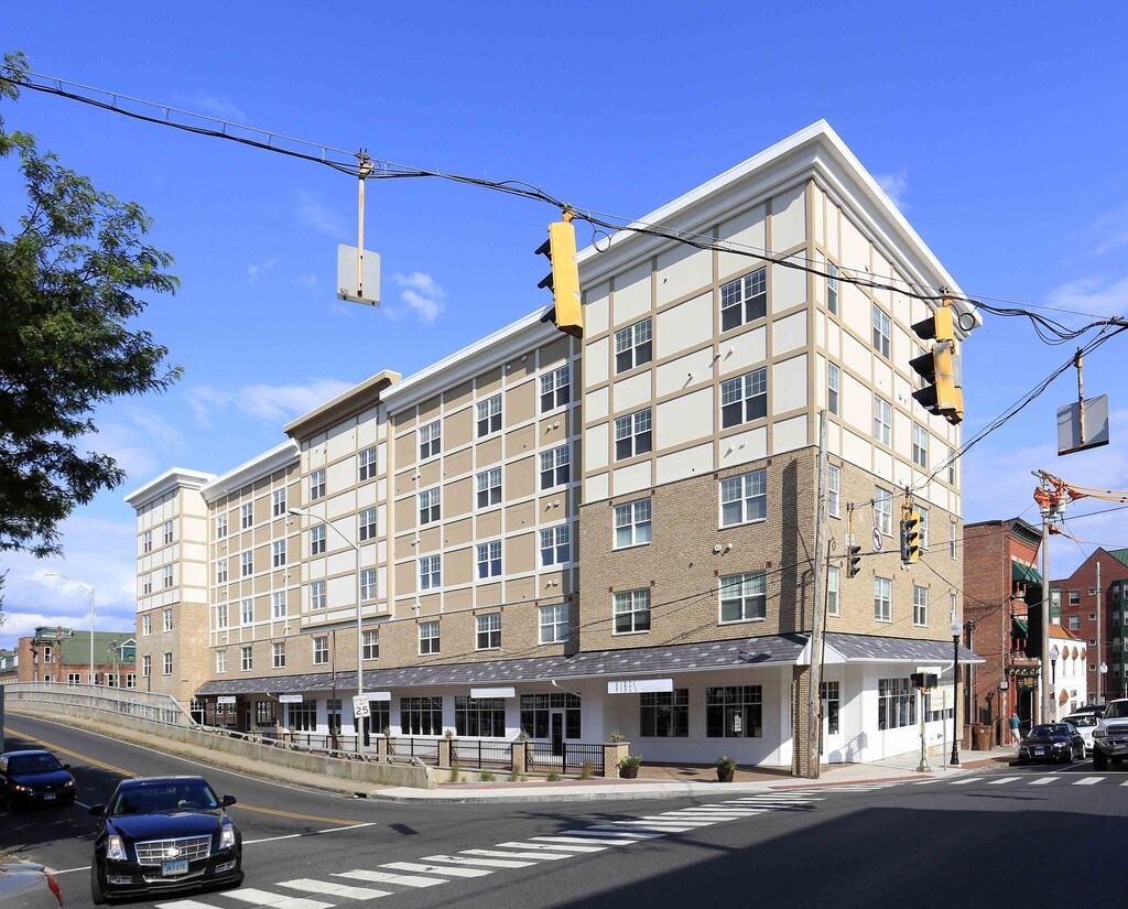 Bridge Street Commons Apartments in Shelton, CT