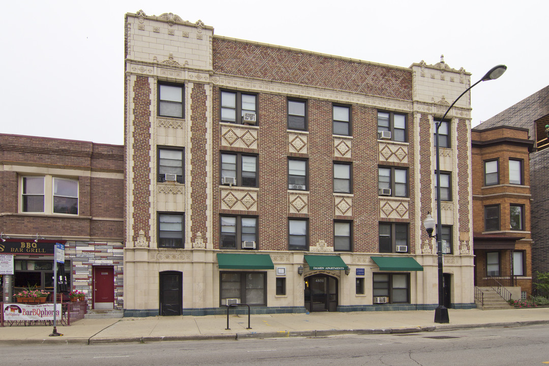 Damen Apartments in Chicago, IL - Building Photo