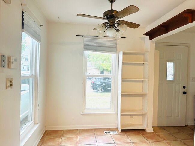 1021 Perry Dr in Algonquin, IL - Building Photo - Building Photo