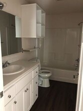 1217 W 25th St, Unit Downtown Duplex in Vancouver, WA - Foto de edificio - Building Photo