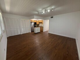 4050 NE 12th Terrace in Oakland Park, FL - Building Photo