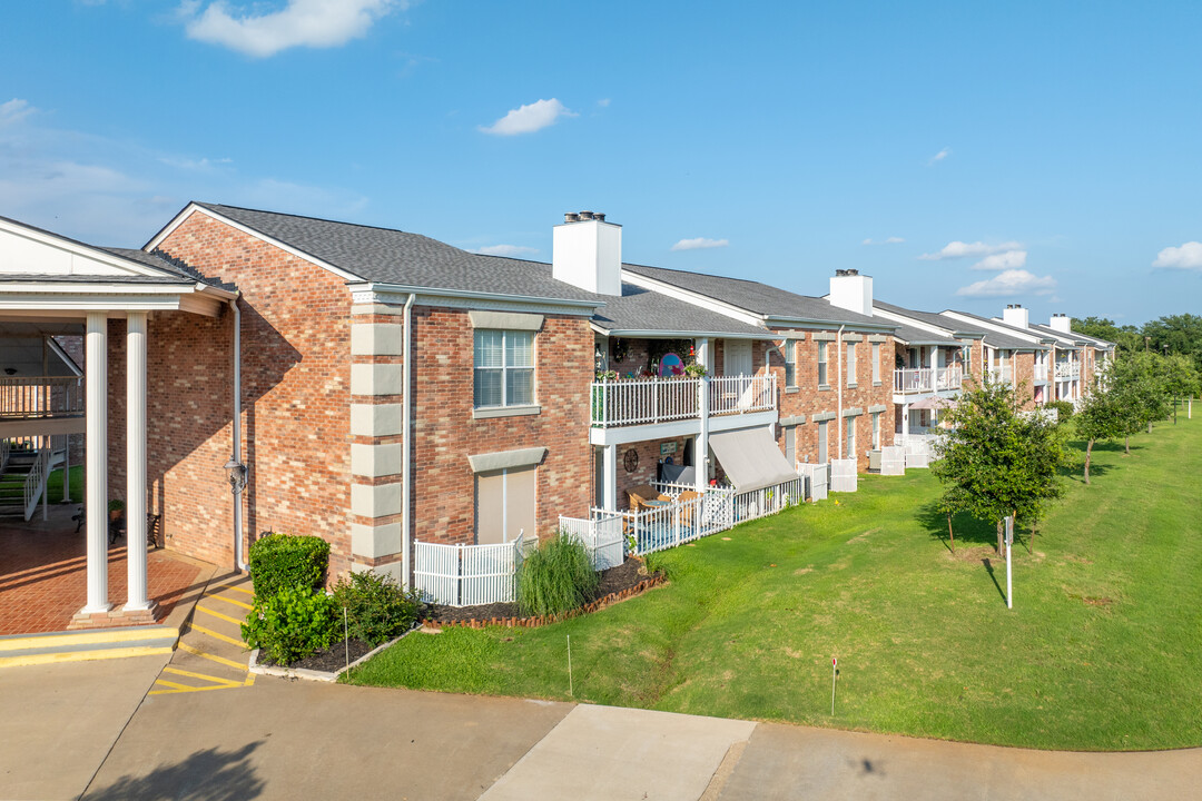 Fairway Condominiums in Granbury, TX - Building Photo