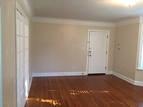 2420 NE 15th Ave, Unit 4 in Portland, OR - Building Photo - Building Photo