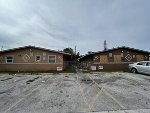 3020-3028 NW 2nd St in Pompano Beach, FL - Building Photo - Building Photo