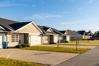 Perry Creek Townhomes - Midland, MI photo'