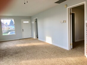 2425 State St in Everett, WA - Building Photo - Building Photo