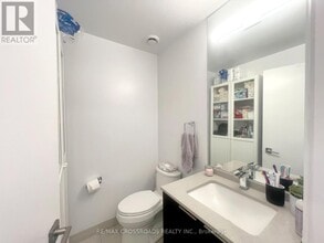 15-15 Brin Dr in Toronto, ON - Building Photo - Building Photo