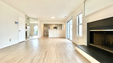 701 Gemstone Ln in Virginia Beach, VA - Foto de edificio - Building Photo