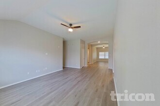 522 Golden Bell Dr in Glenn Heights, TX - Building Photo - Building Photo