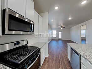 211 Pebble Creek Run in New Braunfels, TX - Building Photo - Building Photo