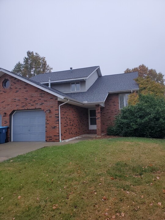12 Pebble Ct in Edwardsville, IL - Building Photo