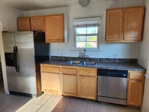 6512 Woodley Ave in Van Nuys, CA - Building Photo - Building Photo