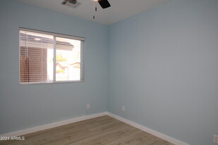 5257 E Diamond Ave in Mesa, AZ - Building Photo - Building Photo