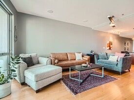 333 W Trade St, Unit 2002 in Charlotte, NC - Building Photo
