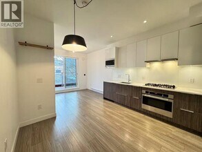 379 E Broadway in Vancouver, BC - Building Photo - Building Photo