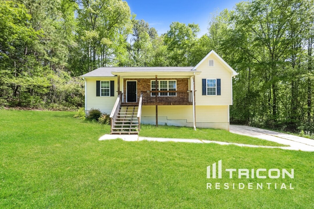 61 Pleasant Forest Dr in Temple, GA - Building Photo
