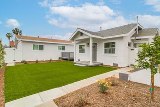 2556 B St in San Diego, CA - Building Photo - Building Photo