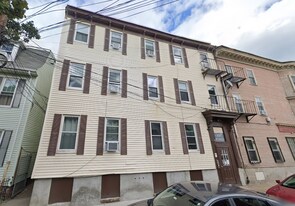 218 W 8th St, Unit 3 in Boston, MA - Building Photo