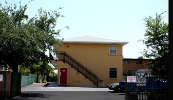 1560 NW 2nd St Apartments