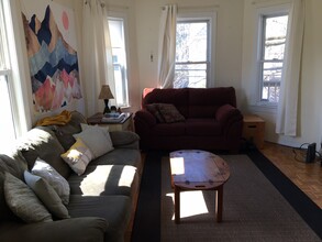 35 Elm St, Unit 2 in Somerville, MA - Building Photo - Building Photo