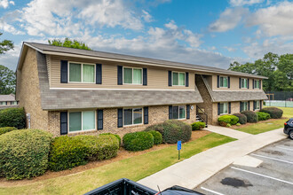 Huckleberry Hill Apartments in Columbus, GA - Building Photo - Building Photo