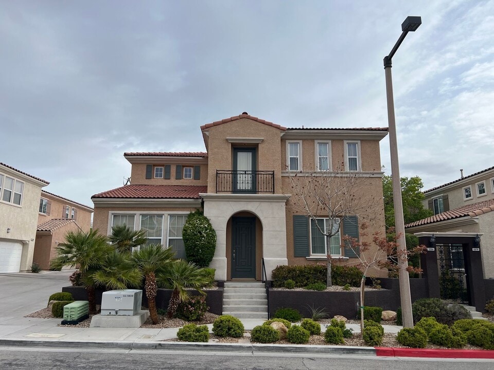 10590 Firebush Dr in Las Vegas, NV - Building Photo