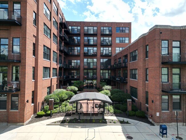 2323 West Pershing Road, Unit 104