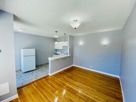 4165 S Archer Ave, Unit 302 in Chicago, IL - Building Photo