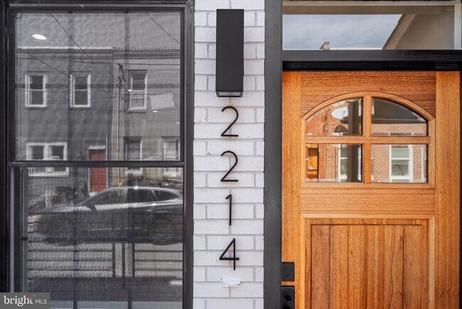 2214 Titan St in Philadelphia, PA - Building Photo - Building Photo