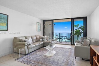 2201 S Ocean Dr, Unit 1102 in Hollywood, FL - Building Photo - Building Photo