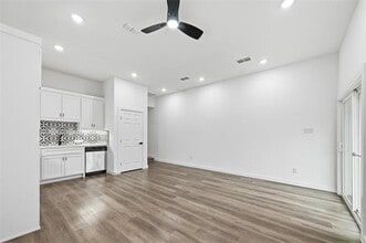 1311 Oneal St in Commerce, TX - Building Photo - Building Photo